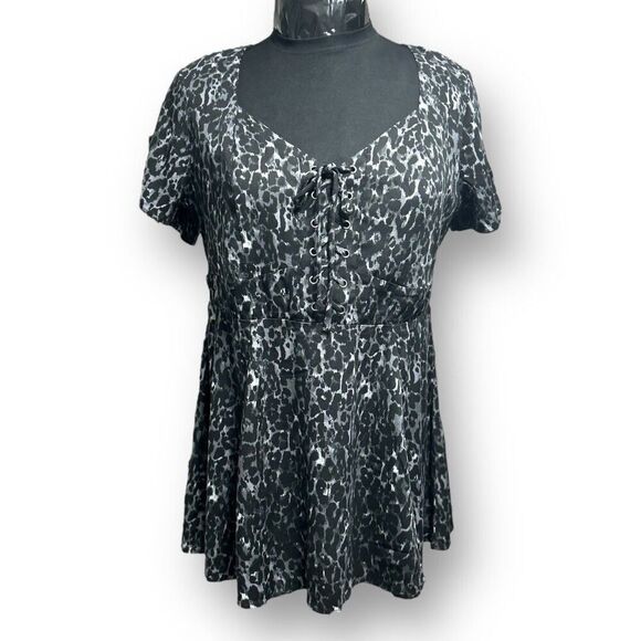 Torrid 0X Large Black Leopard Animal Print Lace-Up Blouse NWT Travel Work Chic - Picture 2 of 11